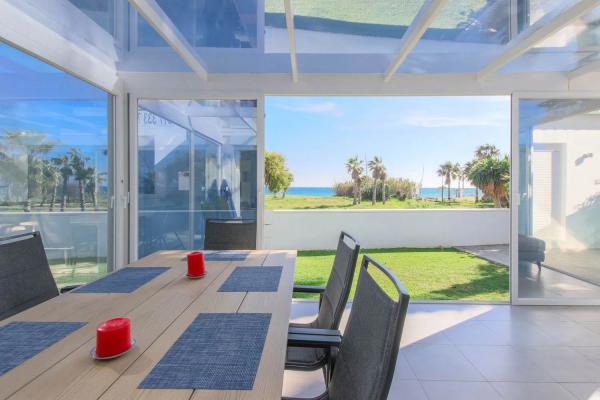 Chalet independiente en venta en Calle de la Popa, 2 -30, Estepona photo 1