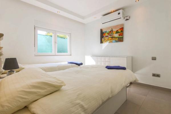 Chalet independiente en venta en  Calle de la Popa, 2 -30, Estepona photo 4