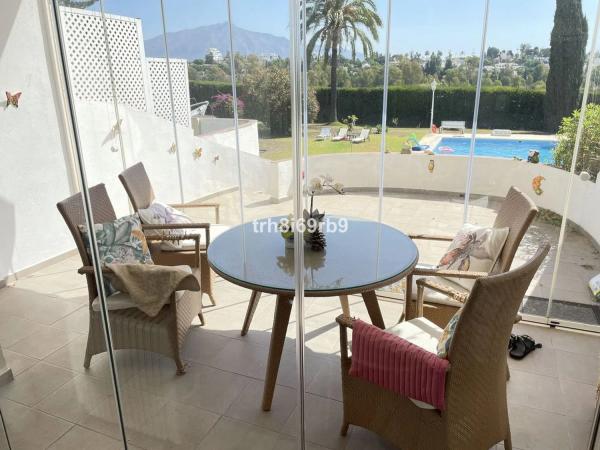Chalet independiente en venta en Barrio Nueva Atalaya, Estepona thumbnail 1