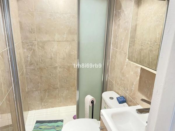 Chalet independiente en venta en Barrio Nueva Atalaya, Estepona thumbnail 2