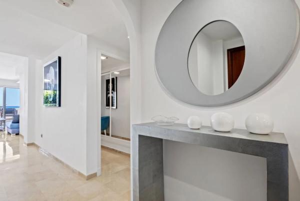 Apartment for sale in Bahia dorada s/n, Estepona thumbnail 2