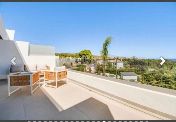 Duplex en venta en Barrio Parque Central, Estepona photo 1