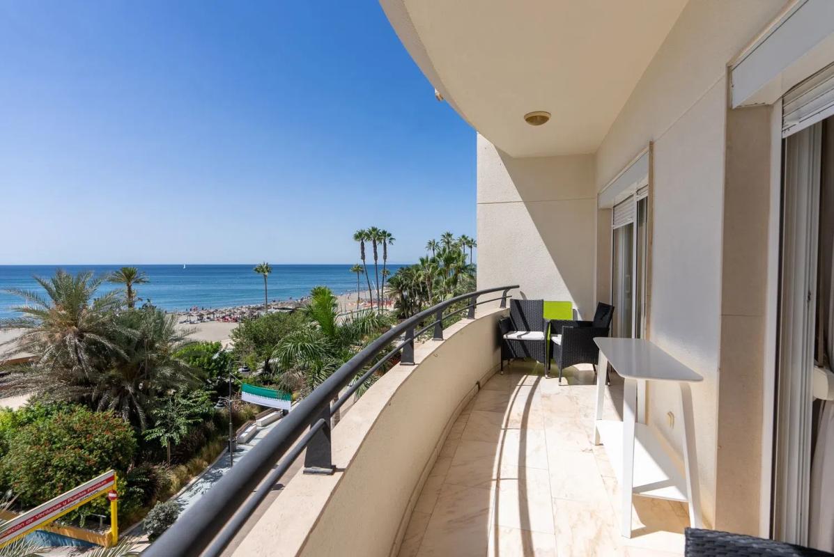 Sale of apartment in Calle Real, 91, Estepona
 photo 2