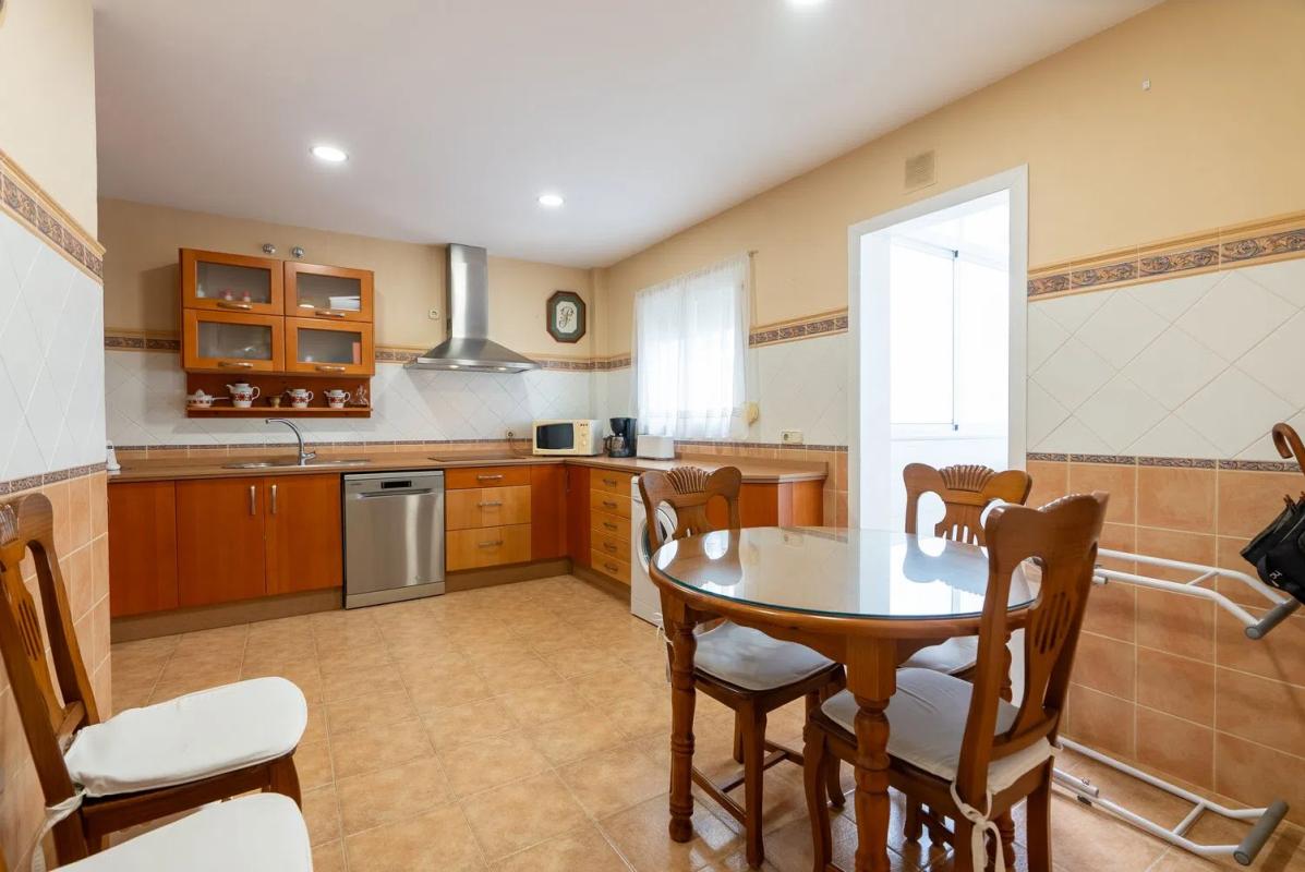 Sale of apartment in Calle Real, 91, Estepona
 photo 3