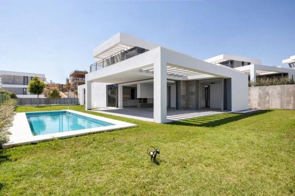 Chalet independiente en venta en Camino Loma de Retamar, Estepona photo 1