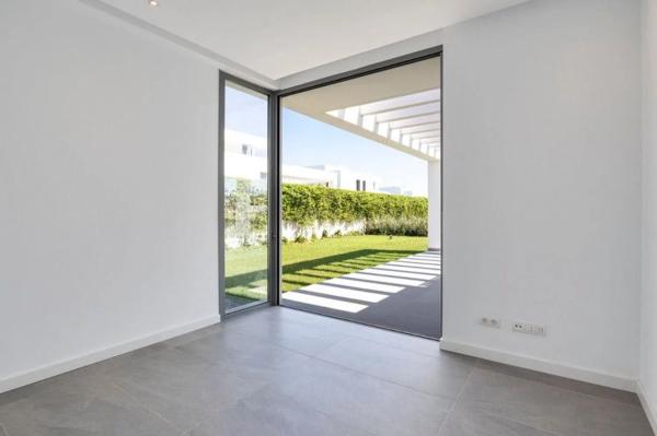Chalet independiente en venta en  Camino Loma de Retamar, Estepona photo 4