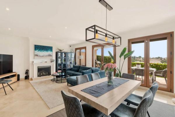 Chalet independiente en venta en Avenida de la Gardenia, Estepona photo 1