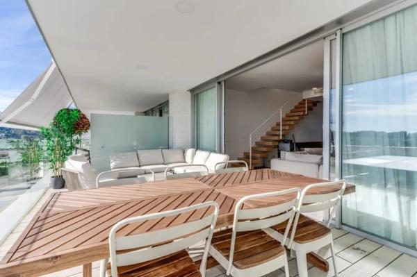 Chalet independiente en venta en Calle Islas Bermudas, Estepona thumbnail 1