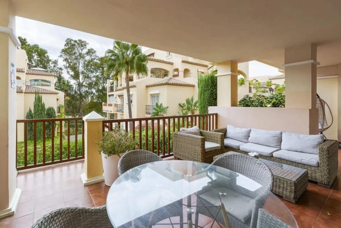 Продажа квартиры на Calle Pico Alcazaba, Эстепона
photo 1