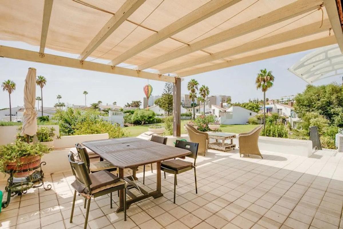 Sale of independent chalet in Bahía Dorada, Estepona
 photo 2