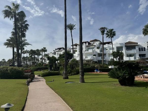 Продажа квартиры в Urbanization Alcazaba Beach Houses, Эстепона thumbnail 1