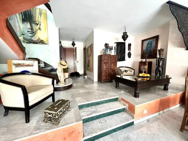 Chalet independiente en venta en Calle Pico del Aneto s/n, Estepona photo 1