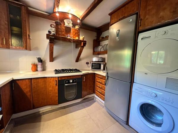 Chalet independiente en venta en Calle Pico del Aneto s/n, Estepona thumbnail 2