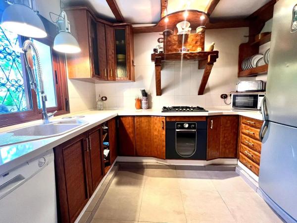 Chalet independiente en venta en  Calle Pico del Aneto s/n, Estepona photo 4