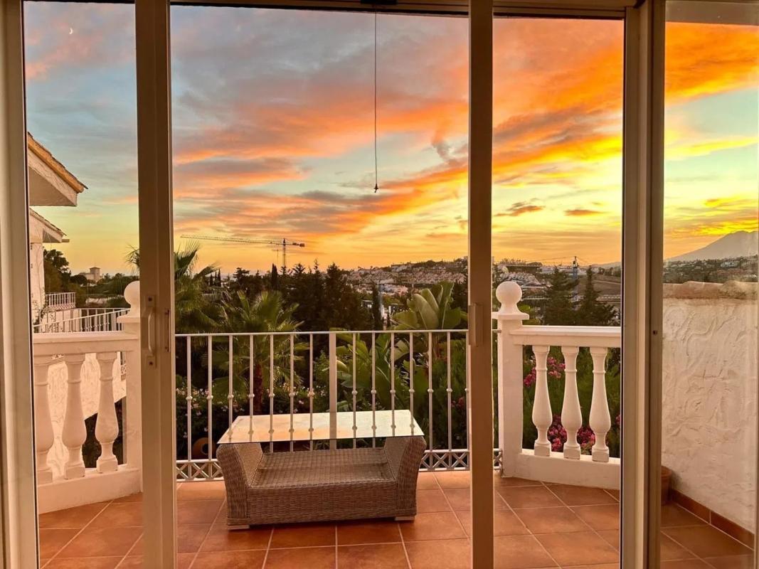 Venta de chalet independiente en Barrio Nueva Atalaya, Estepona
photo 1
