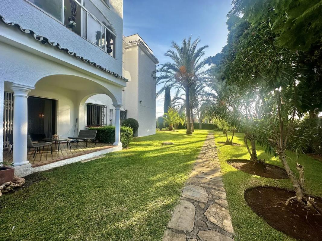 Sprzedaż mieszkania w Barrio Paraiso-Barronal, Estepona
photo 1