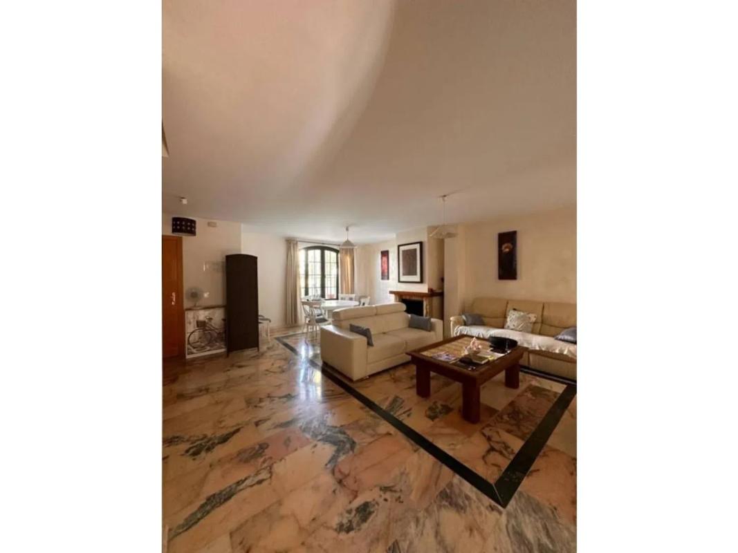 Venta de chalet independiente en Avenida Marqués del Duero, Estepona
photo 1