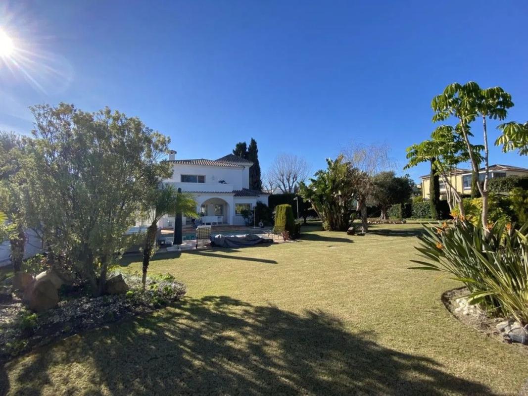 Sprzedaż niezależnego domku jednorodzinnego w  Barrio Bel-Air, Estepona photo 3
