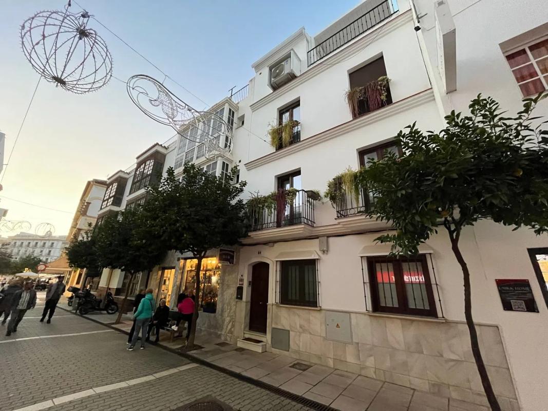 Sprzedaż niezależnego domku jednorodzinnego w Calle Real, 60, Estepona photo 1