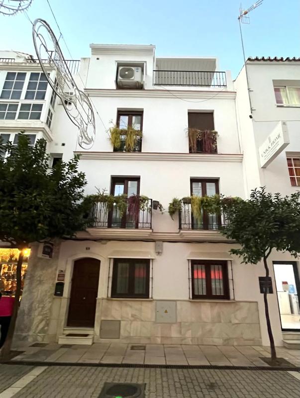 Sprzedaż niezależnego domku jednorodzinnego w Calle Real, 60, Estepona photo 2