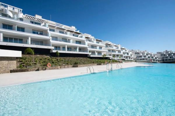 Chalet independiente en venta en Calle Islas Bermudas, Estepona photo 1