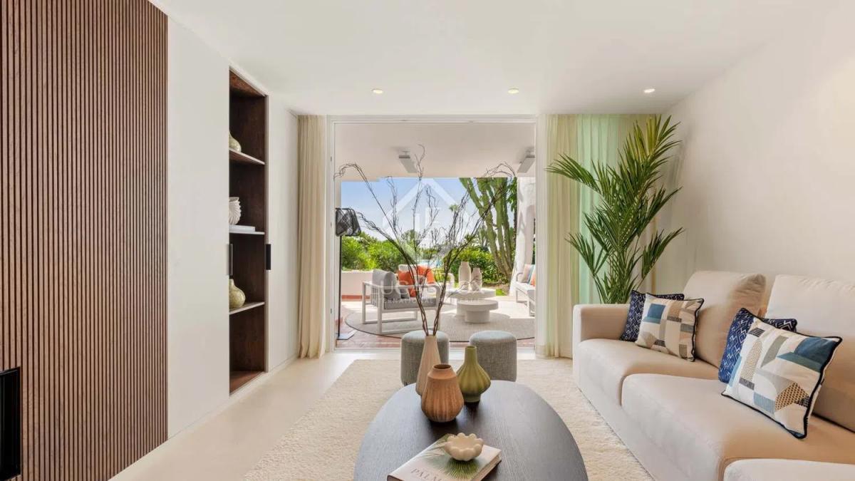 Sale of apartment in Calle Trajano, 1, Estepona
photo 2
