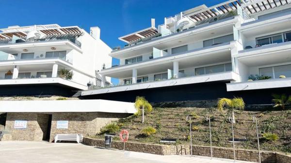 Chalet independiente en venta en Camino Loma de Retamar, Estepona thumbnail 1