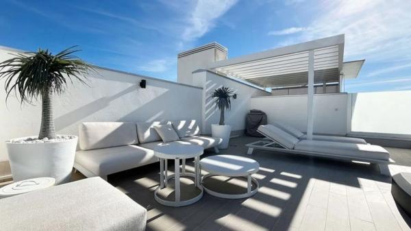 Chalet independiente en venta en Camino Loma de Retamar, Estepona thumbnail 2