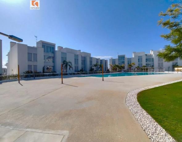 Chalet independiente en venta en Calle Islas Bermudas, Estepona thumbnail 1
