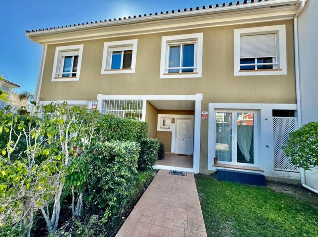 Venta de chalet independiente en Calle Alqueria, Estepona
photo 1