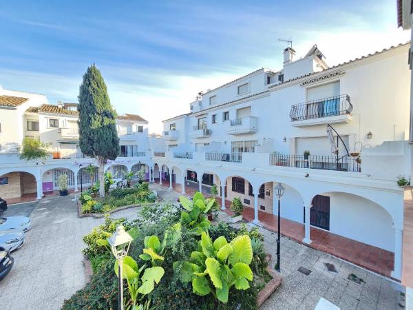 Detached villa for sale in Calle Severo Ochoa, Estepona photo 1