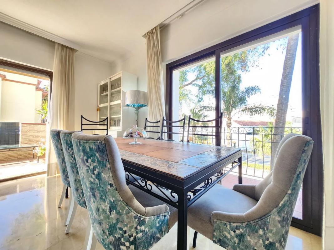 Sale of independent chalet in Calle Severo Ochoa, Estepona
 photo 3