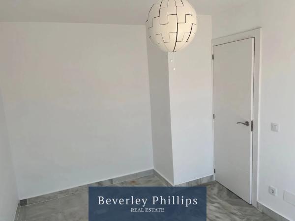 Chalet independiente en venta en  Calle Bergantin, 2, Estepona photo 4