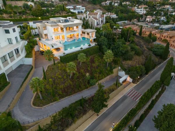 Chalet independiente en venta en  Barrio Paraiso-Barronal, Estepona photo 4