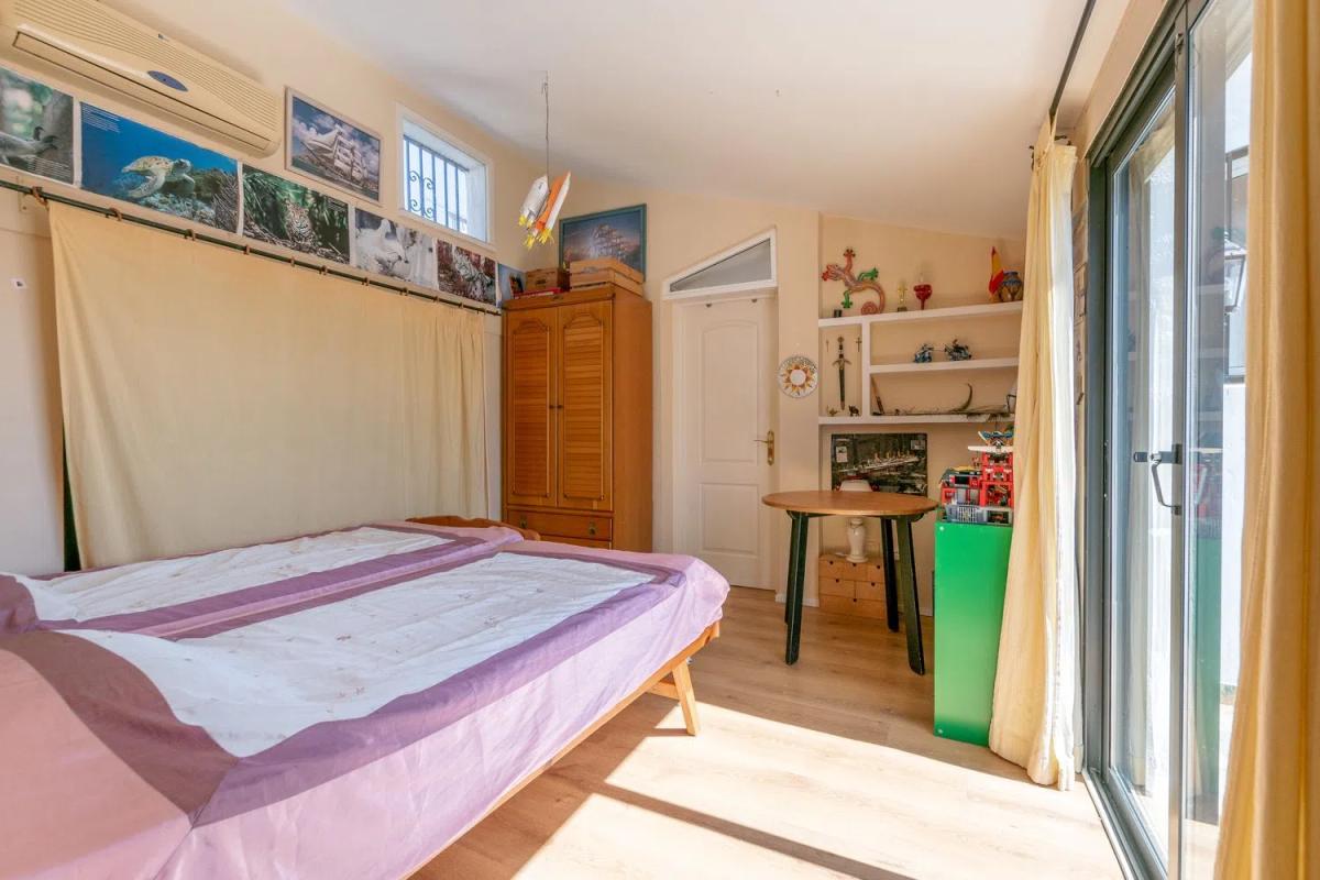 Sprzedaż niezależnego domku jednorodzinnego w  Calle Maestro Chueca, 2, Estepona photo 4