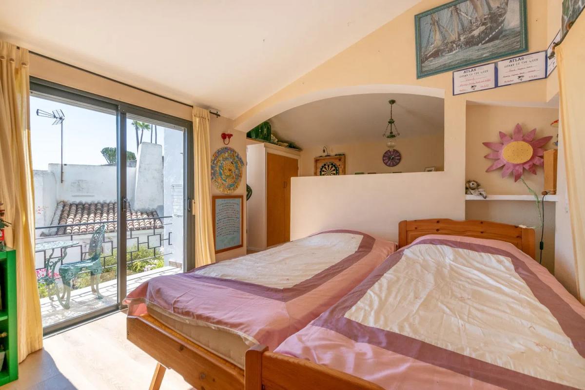 Sprzedaż niezależnego domku jednorodzinnego w  Calle Maestro Chueca, 2, Estepona photo 5