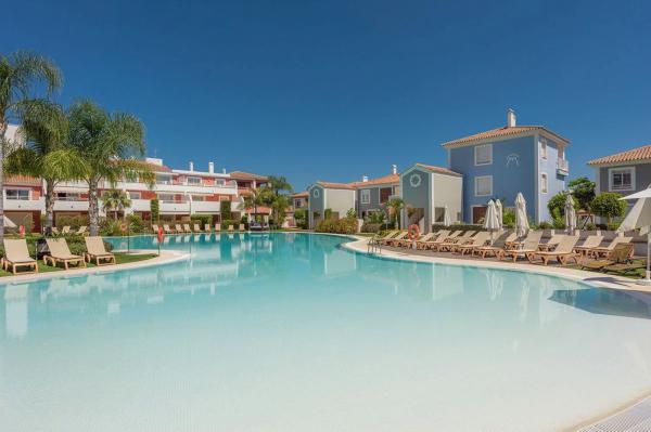 Chalet independiente en venta en Calle QUINTANA, Estepona thumbnail 1