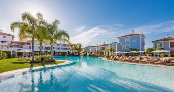 Chalet independiente en venta en Calle QUINTANA, Estepona thumbnail 2
