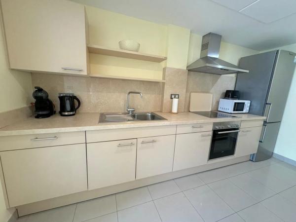 Chalet independiente en venta en  Calle QUINTANA, Estepona photo 4