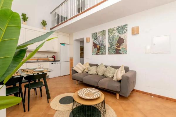Duplex en venta en Calle Casares, Estepona thumbnail 1