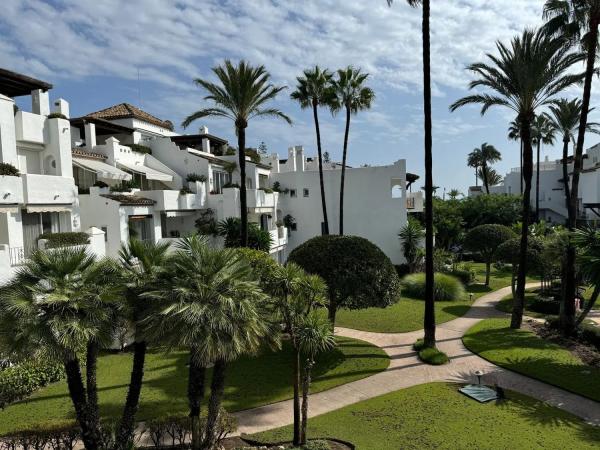Продажа квартиры в Urbanization Alcazaba Beach Houses, 16, Эстепона thumbnail 2