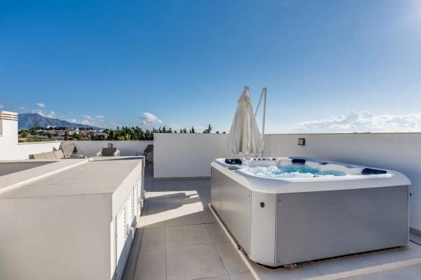 Detached villa for sale in El Retiro de Bel Air, 11 -5, Estepona thumbnail 1