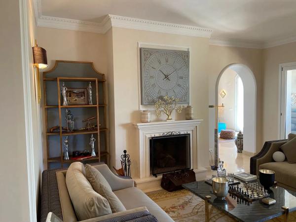 Chalet independiente en venta en Calle Azahar, Estepona thumbnail 2