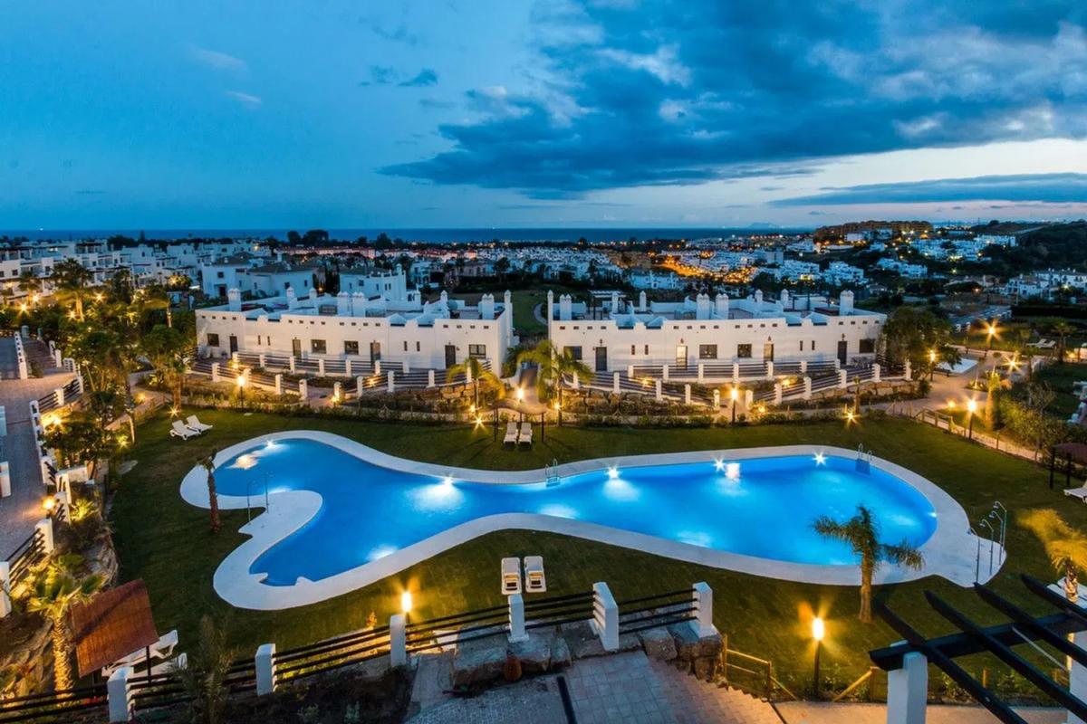 Penthouse sale in  Carril de la Resinera, Estepona photo 4