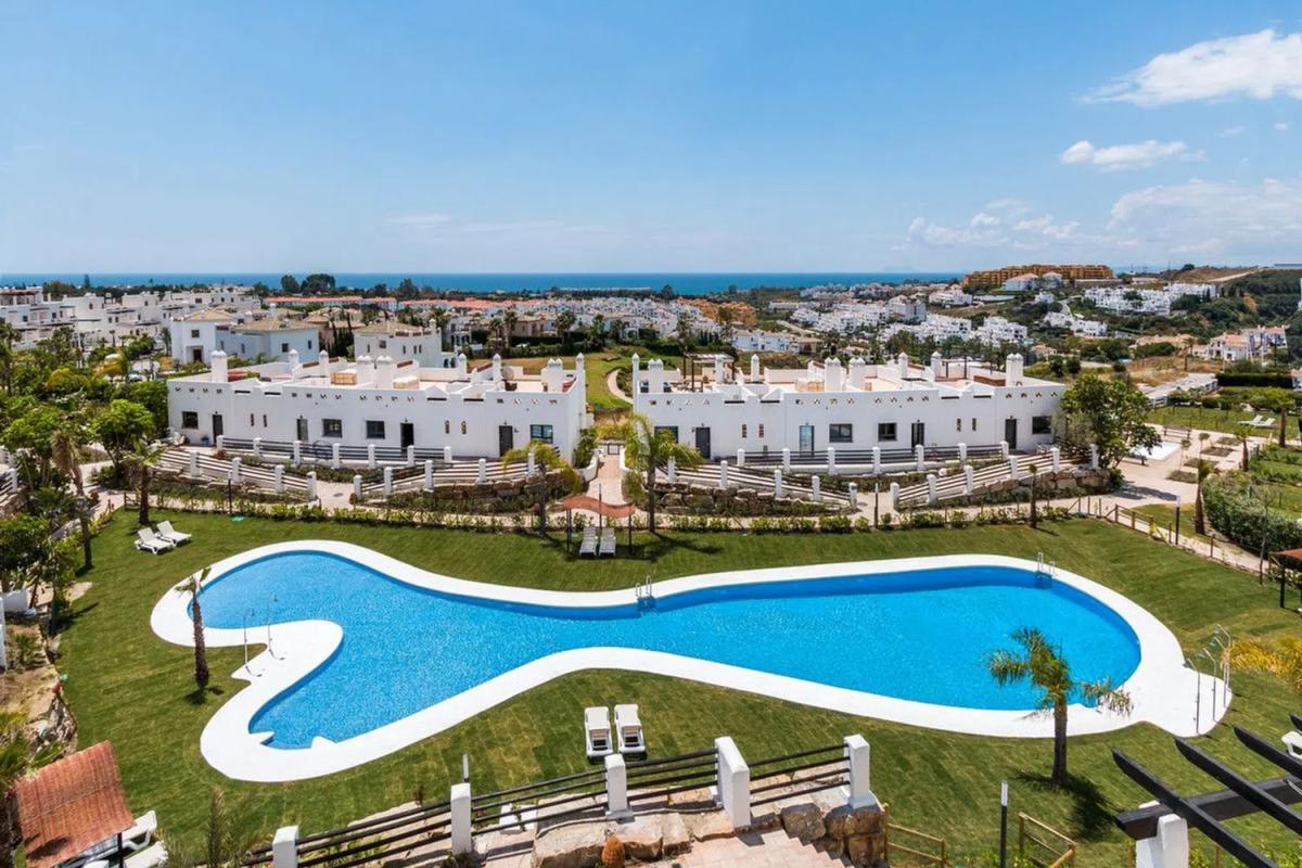 Penthouse sale in  Carril de la Resinera, Estepona photo 5
