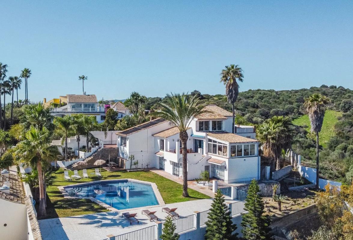 Sale of independent chalet in Calle Sarasate, Estepona
photo 1