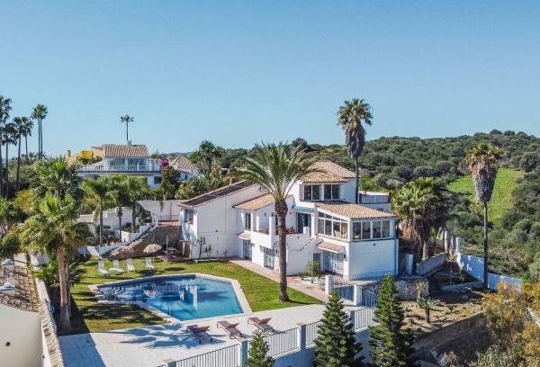 Wolnostojąca willa na sprzedaż w  Calle Sarasate, Estepona photo 1
