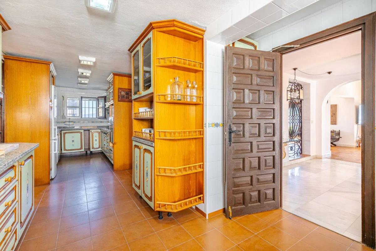 Sale of independent chalet in Calle Sarasate, Estepona
photo 5