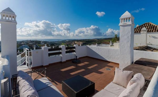 Ático en venta en Calle Villa Borghese, 1, Estepona thumbnail 1