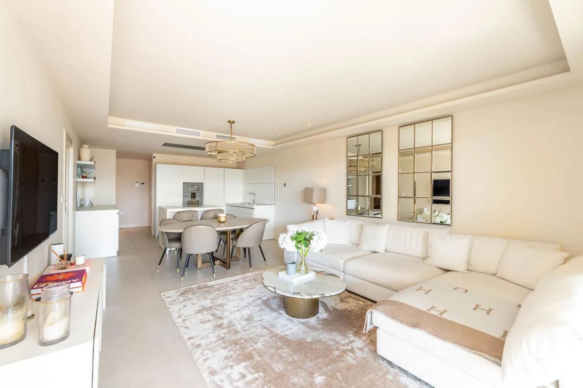 Venta de piso en Arrabal Uen. C5 Rio Velerin, Estepona
 photo 3